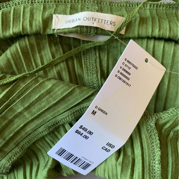 NWT UO Urban Outfitters Pleated Lime Green Cropped Flowy Boxy Top Blouse M - Picture 6 of 6